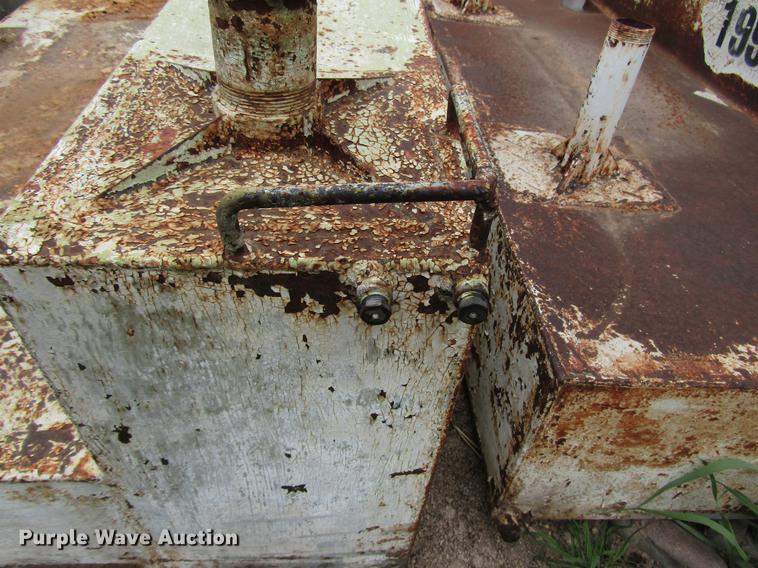 image for item DF8036 (3) fuel tanks