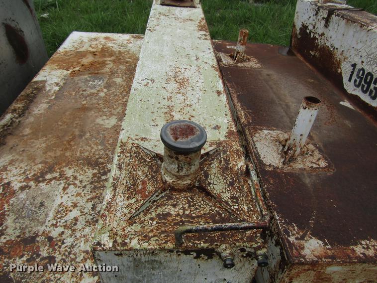 image for item DF8036 (3) fuel tanks