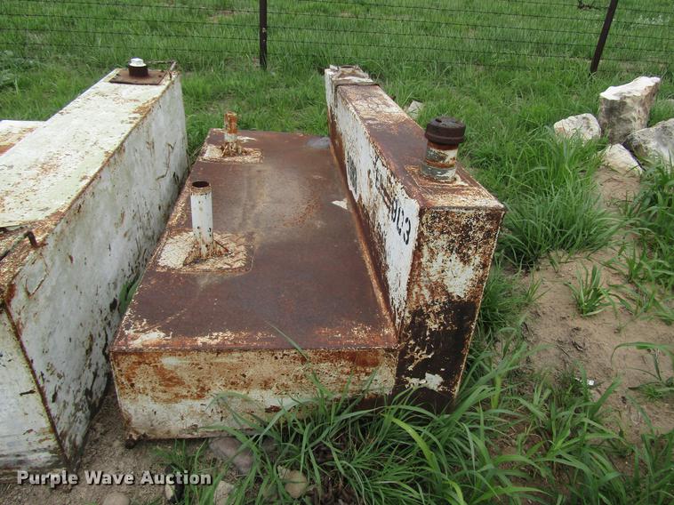 image for item DF8036 (3) fuel tanks