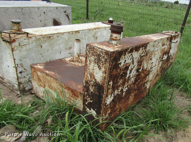 image for item DF8036 (3) fuel tanks