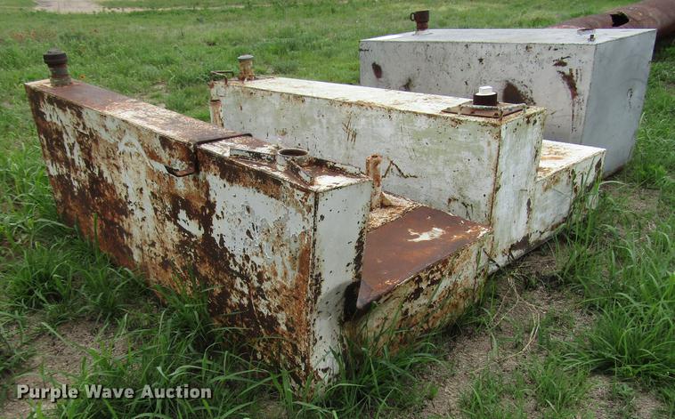 image for item DF8036 (3) fuel tanks