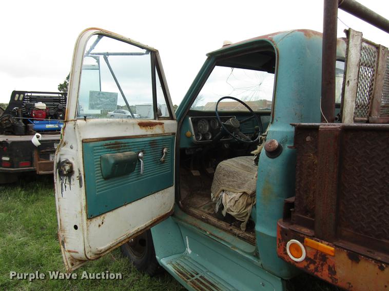 image for item DF8037 1970 GMC 5500 dump truck