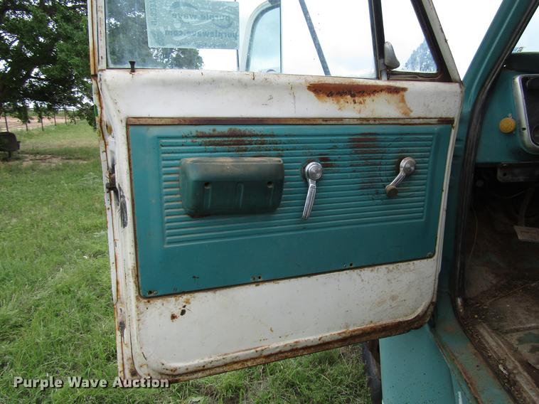 image for item DF8037 1970 GMC 5500 dump truck