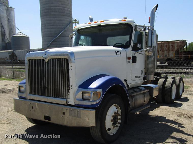 image for item DF8078 2005 International 9900i semi truck