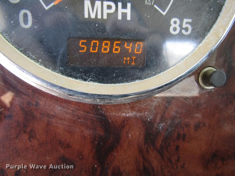 image for item DF8078 2005 International 9900i semi truck