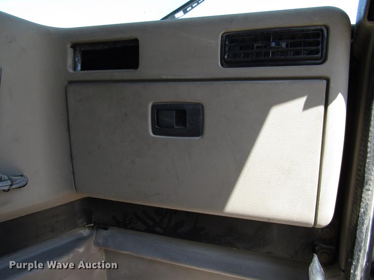 image for item DF8078 2005 International 9900i semi truck