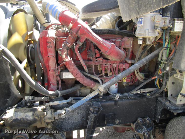 image for item DF8078 2005 International 9900i semi truck