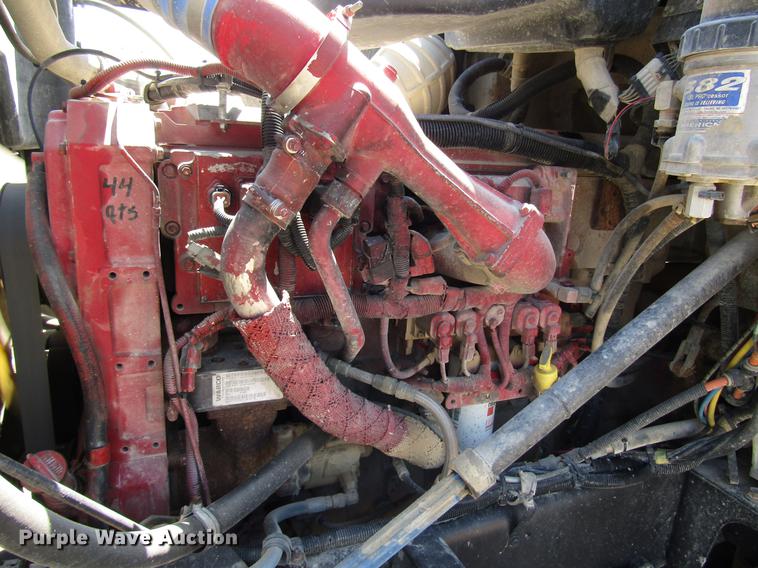 image for item DF8078 2005 International 9900i semi truck