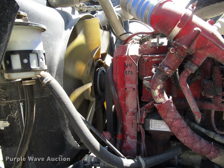 image for item DF8078 2005 International 9900i semi truck