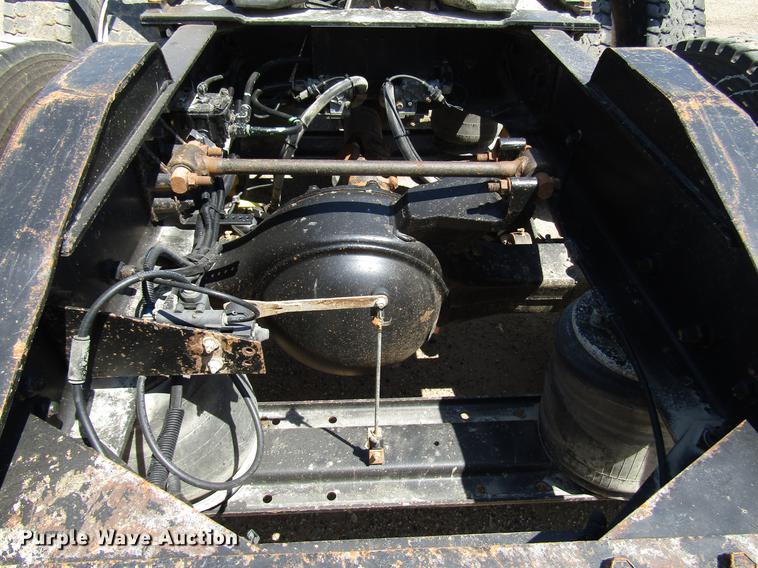 image for item DF8078 2005 International 9900i semi truck