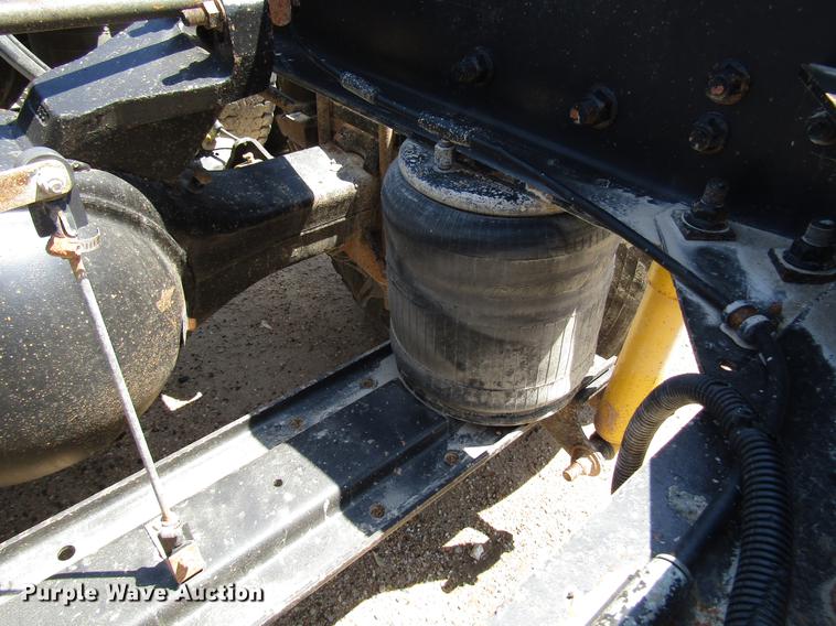 image for item DF8078 2005 International 9900i semi truck