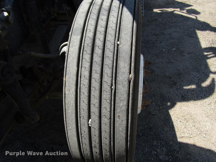 image for item DF8078 2005 International 9900i semi truck