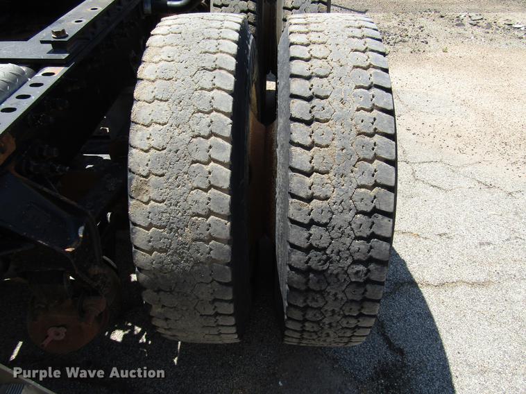 image for item DF8078 2005 International 9900i semi truck