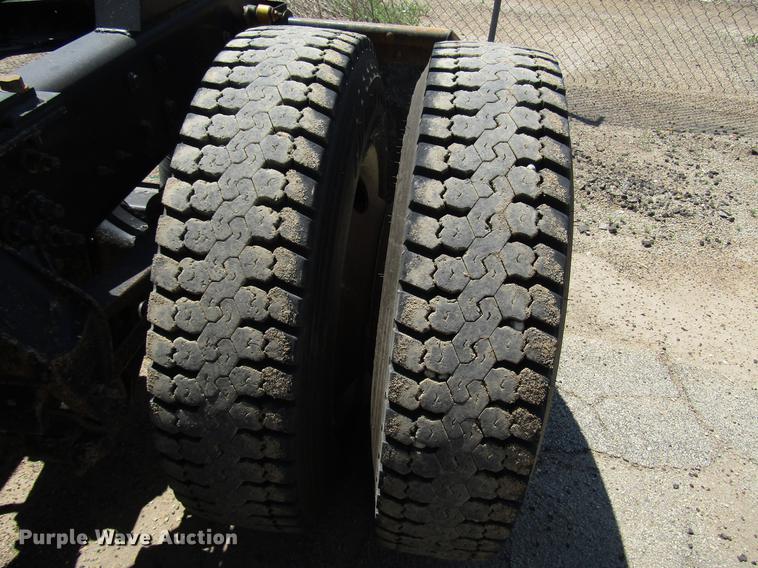 image for item DF8078 2005 International 9900i semi truck