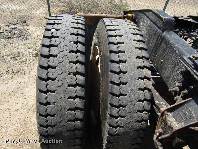 image for item DF8078 2005 International 9900i semi truck