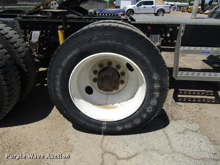 image for item DF8078 2005 International 9900i semi truck