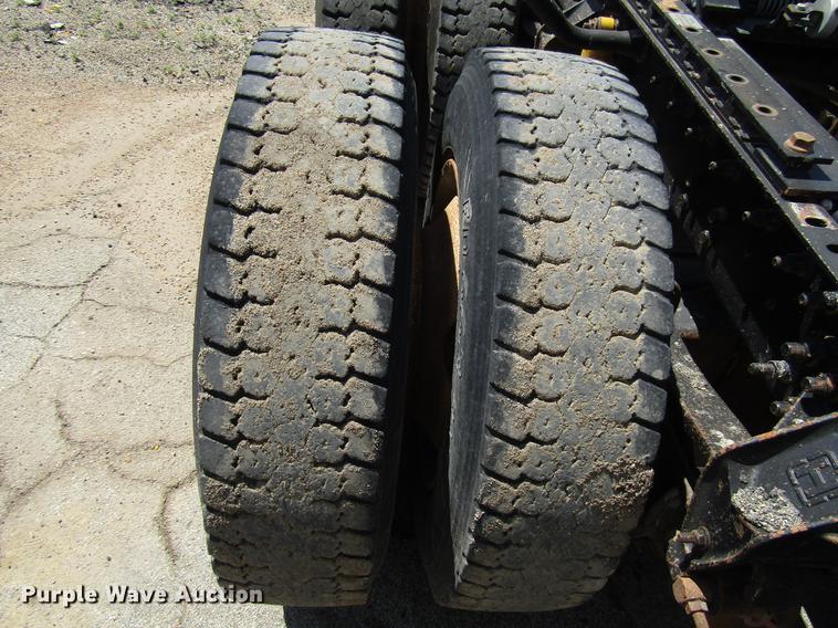 image for item DF8078 2005 International 9900i semi truck