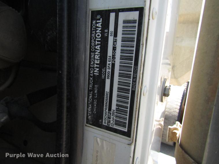 image for item DF8078 2005 International 9900i semi truck