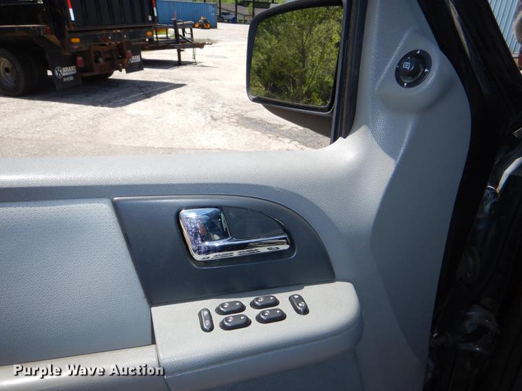 image for item DG1070 2006 Ford Expedition XLT SUV