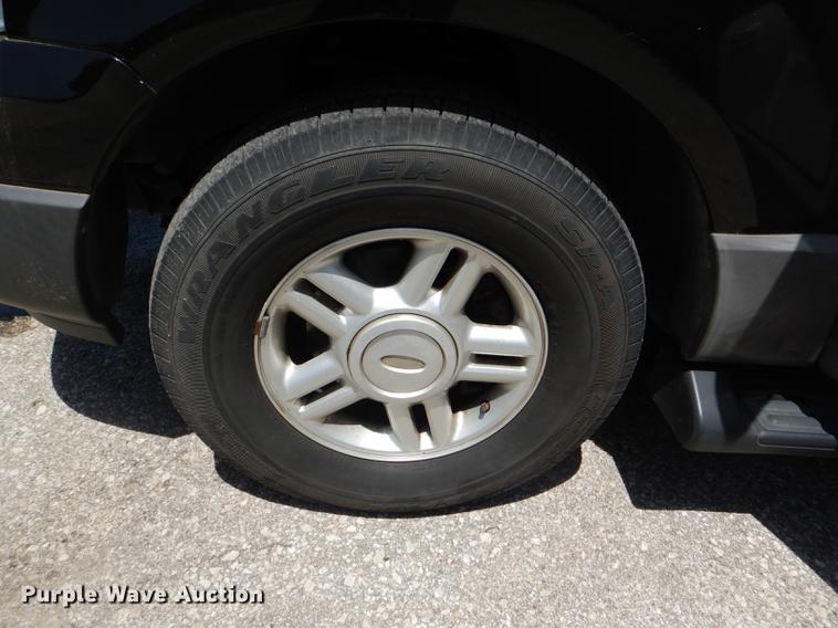 image for item DG1070 2006 Ford Expedition XLT SUV
