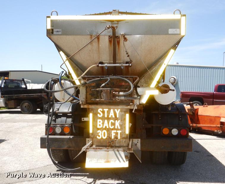 image for item DG1095 2003 International 7400 spreader truck