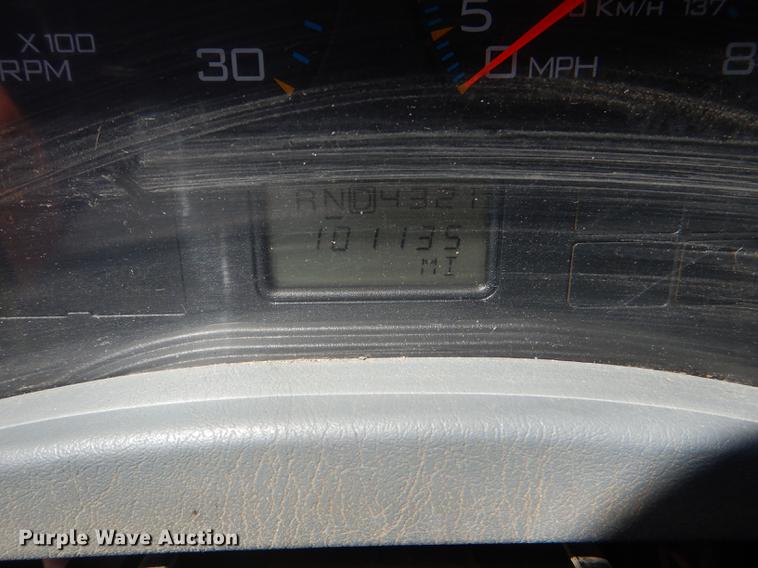 image for item DG1095 2003 International 7400 spreader truck