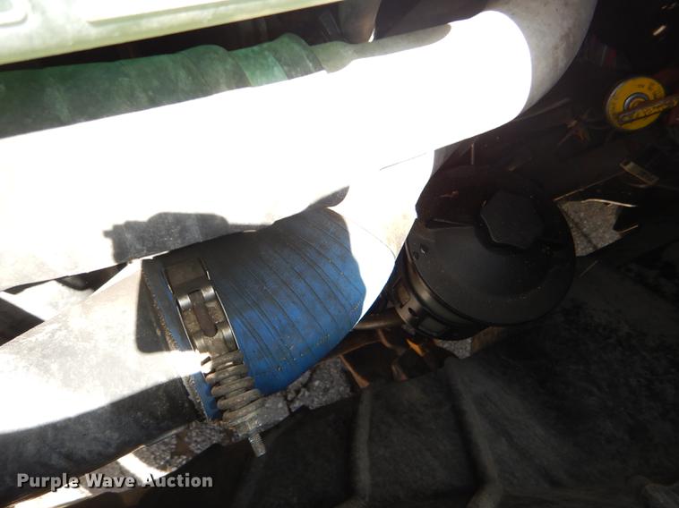 image for item DG1095 2003 International 7400 spreader truck