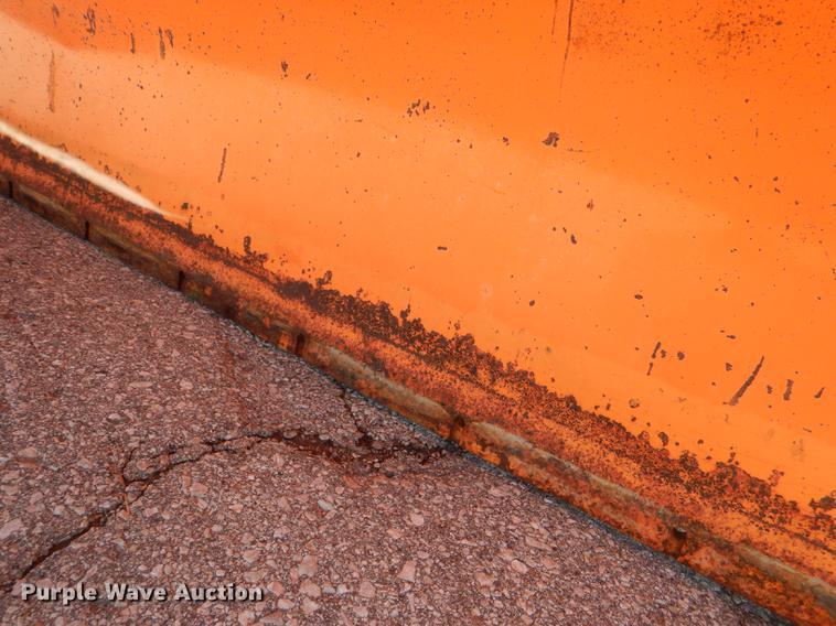 image for item DG1095 2003 International 7400 spreader truck