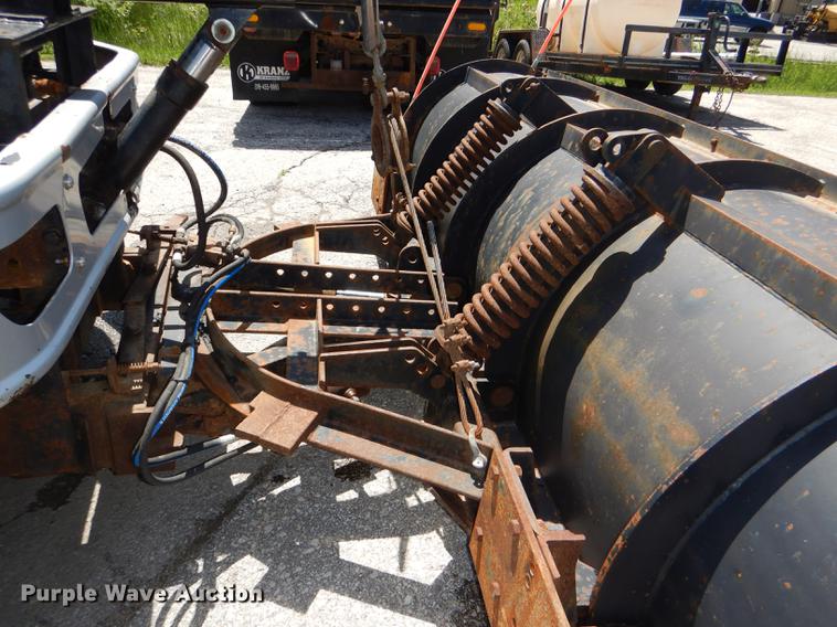 image for item DG1095 2003 International 7400 spreader truck