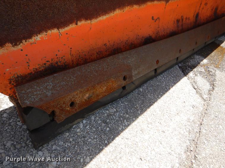 image for item DG1095 2003 International 7400 spreader truck