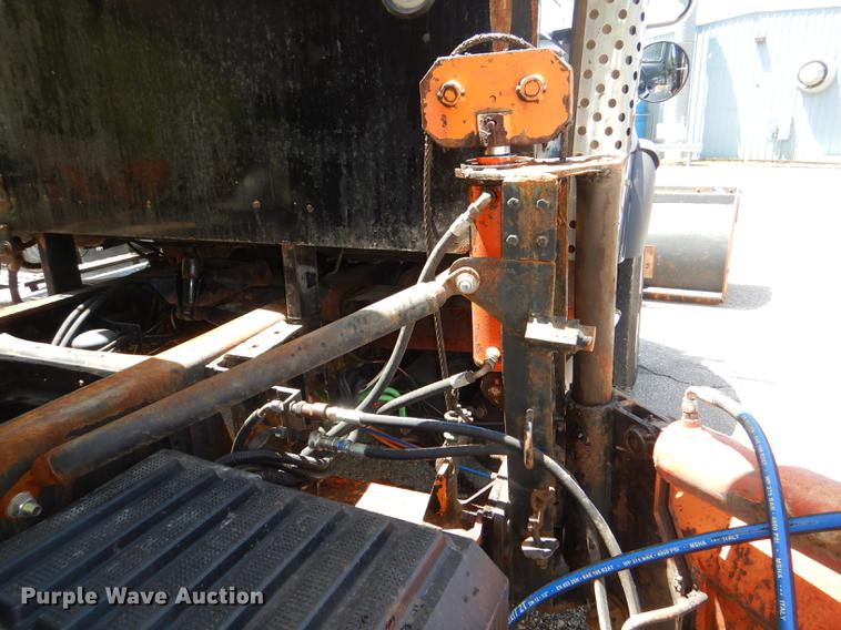 image for item DG1095 2003 International 7400 spreader truck