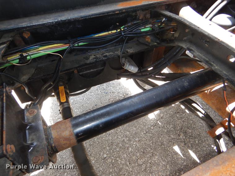 image for item DG1095 2003 International 7400 spreader truck