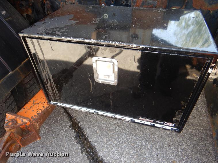 image for item DG1095 2003 International 7400 spreader truck