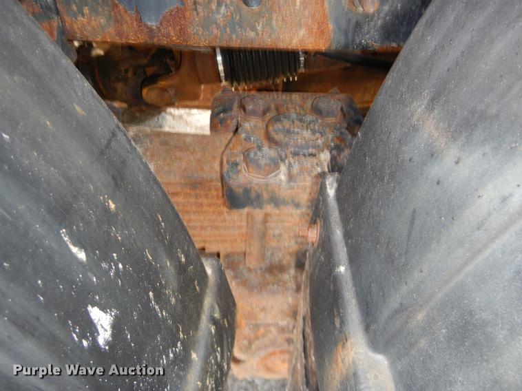 image for item DG1095 2003 International 7400 spreader truck