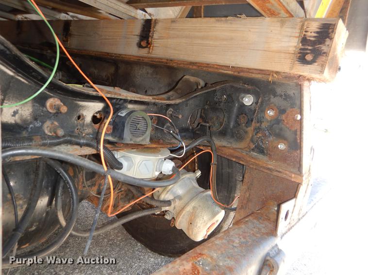 image for item DG1095 2003 International 7400 spreader truck