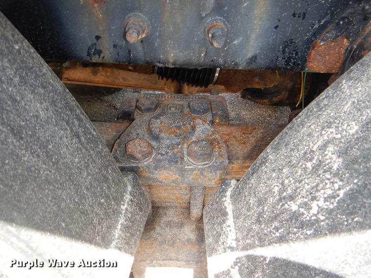 image for item DG1095 2003 International 7400 spreader truck