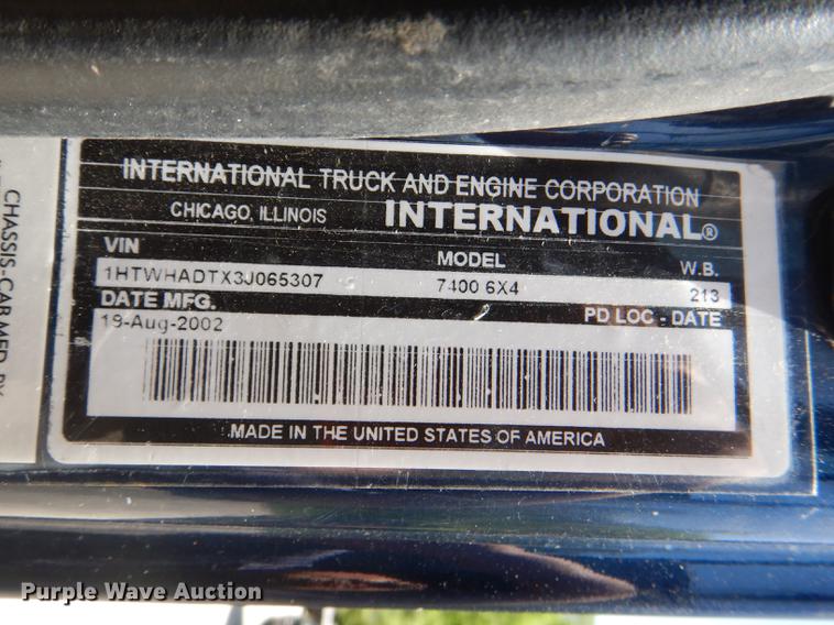 image for item DG1095 2003 International 7400 spreader truck