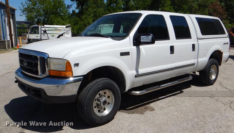 image for item DG1096 1999 Ford F250 Super Duty XLT Crew Cab pickup truck