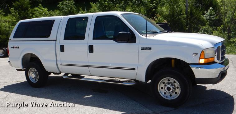 image for item DG1096 1999 Ford F250 Super Duty XLT Crew Cab pickup truck