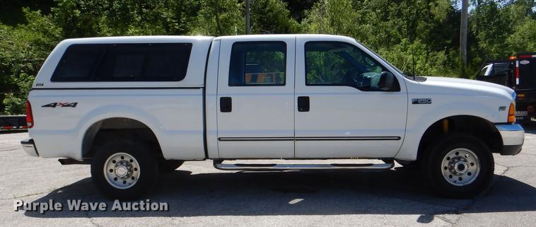 image for item DG1096 1999 Ford F250 Super Duty XLT Crew Cab pickup truck