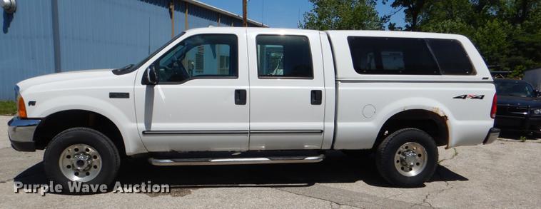 image for item DG1096 1999 Ford F250 Super Duty XLT Crew Cab pickup truck