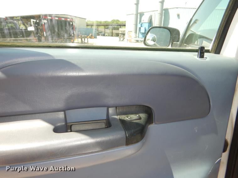 image for item DG1096 1999 Ford F250 Super Duty XLT Crew Cab pickup truck