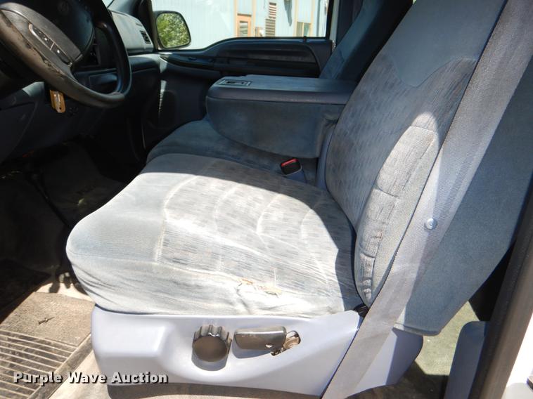 image for item DG1096 1999 Ford F250 Super Duty XLT Crew Cab pickup truck