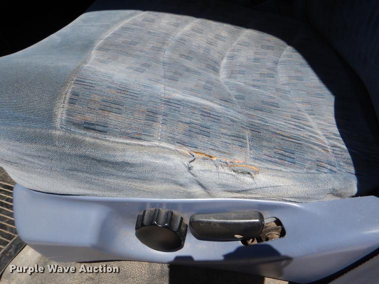 image for item DG1096 1999 Ford F250 Super Duty XLT Crew Cab pickup truck