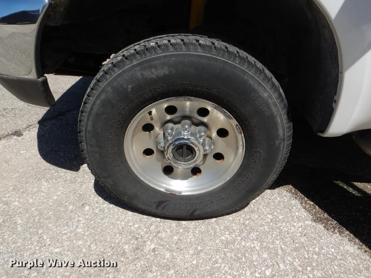 image for item DG1096 1999 Ford F250 Super Duty XLT Crew Cab pickup truck