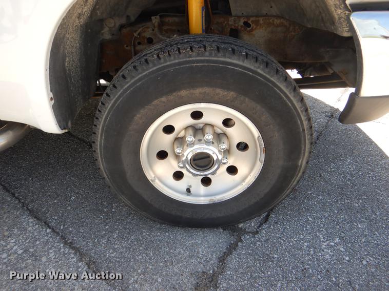 image for item DG1096 1999 Ford F250 Super Duty XLT Crew Cab pickup truck