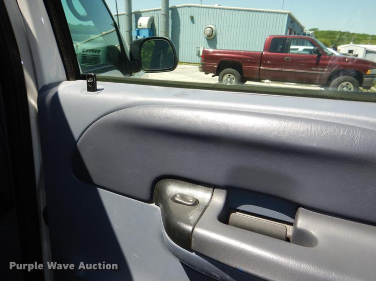 image for item DG1096 1999 Ford F250 Super Duty XLT Crew Cab pickup truck