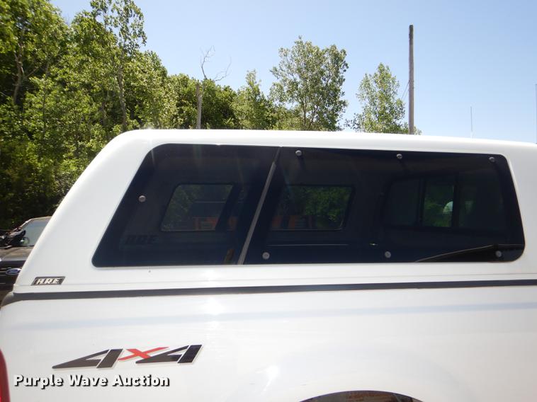 image for item DG1096 1999 Ford F250 Super Duty XLT Crew Cab pickup truck