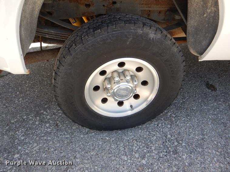 image for item DG1096 1999 Ford F250 Super Duty XLT Crew Cab pickup truck