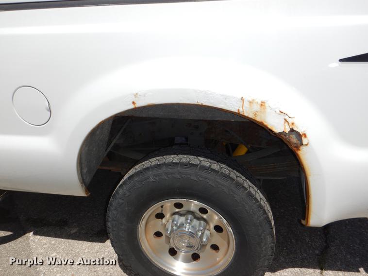 image for item DG1096 1999 Ford F250 Super Duty XLT Crew Cab pickup truck